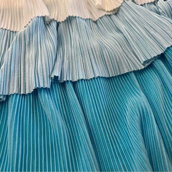 New Arula 1X Ruffled Tiered Bow Tie Sleeve Top, Blue ombré gradient - Picture 5 of 10